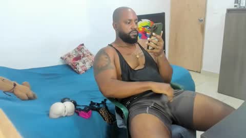 Snapshot of black_man_sexy chatting on 10/15/25, 03:06 BIGCOCK online show from 10/15/25, 03:06