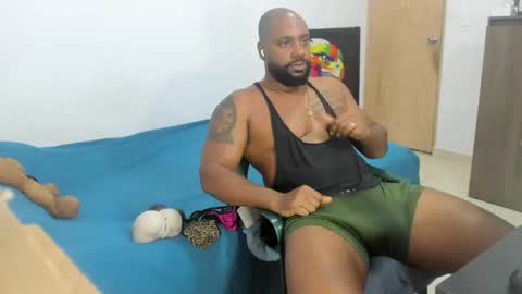 Snapshot of black_man_sexy chatting on 10/22/25, 12:11 BIGCOCK online show from 10/22/25, 12:11