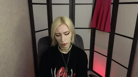 Snapshot of black_orchides chatting on 05/25/26, 08:20 Emily online show from 05/25/26, 08:20
