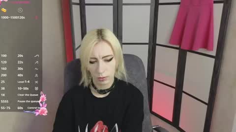 Snapshot of black_orchides chatting on 06/19/26, 08:29 Emily online show from 06/19/26, 08:29