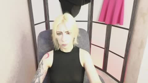 Snapshot of black_orchides chatting on 07/01/26, 08:16 Emily online show from 07/01/26, 08:16