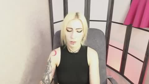 Snapshot of black_orchides chatting on 07/17/26, 08:32 Emily online show from 07/17/26, 08:32