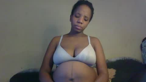 Snapshot of black_queen0111254 chatting on 04/21/26, 11:27 Blackqueen online show from 04/21/26, 11:27