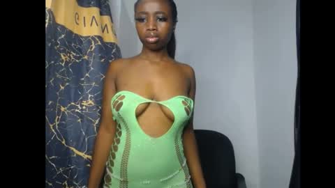 Snapshot of blackbeauty60 chatting on 04/25/26, 06:05 lela online show from 04/25/26, 06:05