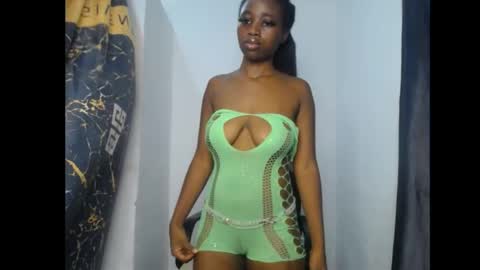 Snapshot of blackbeauty60 chatting on 05/01/26, 06:12 lela online show from 05/01/26, 06:12