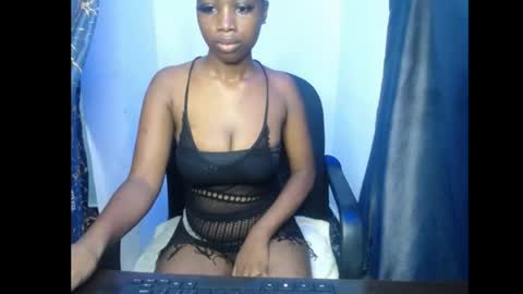 Snapshot of blackbeauty60 chatting on 05/05/26, 08:11 lela online show from 05/05/26, 08:11