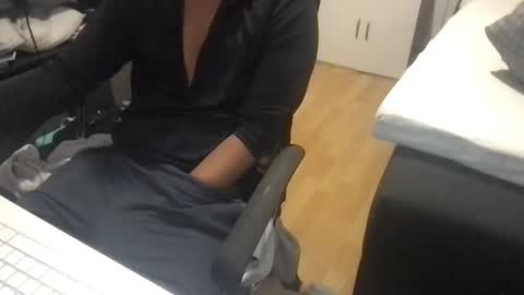 Snapshot of blackdiscreet chatting on 12/02/24, 04:42 blackdiscreet online show from 12/02/24, 04:42