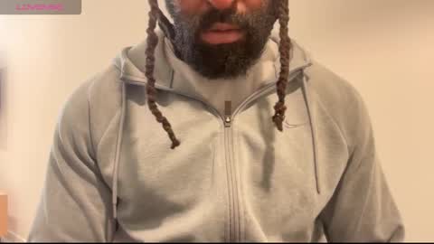 Snapshot of blackmuscles77 chatting on 03/01/26, 01:02 blackmuscles77 online show from 03/01/26, 01:02