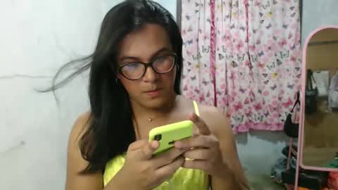 Snapshot of blackpinayts chatting on 02/27/26, 06:19 Ellez online show from 02/27/26, 06:19