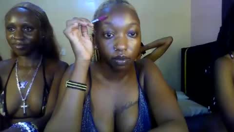 Snapshot of blackqueen2030_ chatting on 05/25/26, 06:08 blackqueen2030 online show from 05/25/26, 06:08