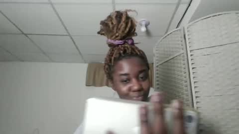 Snapshot of blackqueen888 chatting on 03/05/25, 04:35 blackqueen888 online show from 03/05/25, 04:35