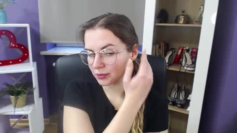 Z O E Y online show from 12/30/24, 09:16