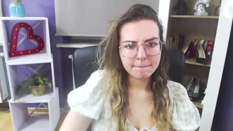 Z O E Y online show from 02/06/25, 05:35