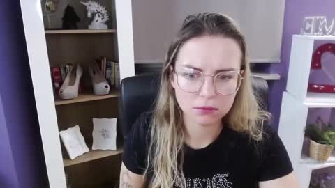 Z O E Y online show from 10/01/25, 04:18