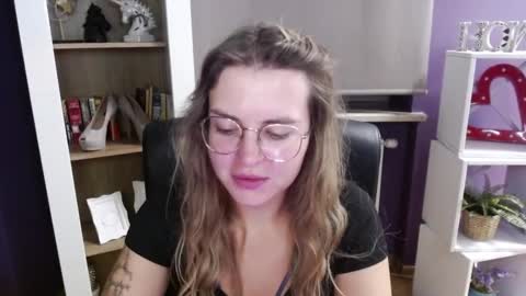 Z O E Y online show from 10/13/25, 04:34