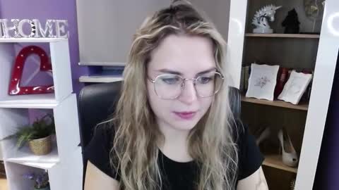 Z O E Y online show from 10/27/25, 05:33