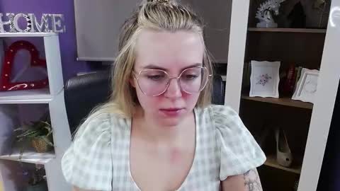 Z O E Y online show from 02/05/26, 06:07