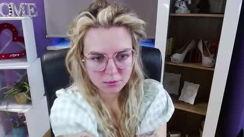 Z O E Y online show from 02/27/26, 06:02