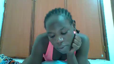 Snapshot of blacksexygal chatting on 12/15/25, 06:12 SARAH online show from 12/15/25, 06:12