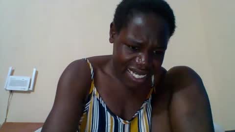 Snapshot of blacksexygal chatting on 05/08/26, 06:35 SARAH online show from 05/08/26, 06:35