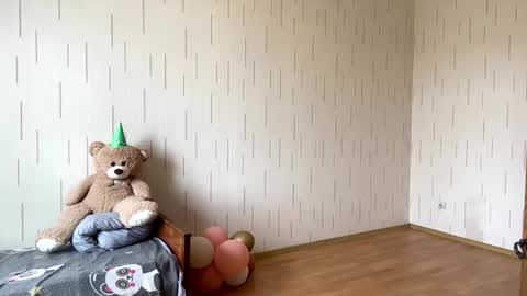 Mila online show from 03/26/26, 06:30