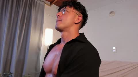 Snapshot of blake_levi chatting on 12/21/24, 08:54 Blake Levi Independent Model online show from 12/21/24, 08:54