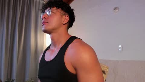 Snapshot of blake_levi chatting on 12/27/24, 01:43 Blake Levi Independent Model online show from 12/27/24, 01:43