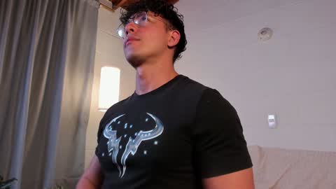 Snapshot of blake_levi chatting on 01/02/25, 01:06 Blake Levi Independent Model online show from 01/02/25, 01:06