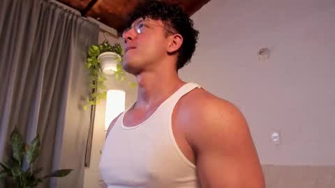 Snapshot of blake_levi chatting on 03/01/25, 02:04 Blake Levi Independent Model online show from 03/01/25, 02:04