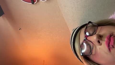 Snapshot of blakelytgirl chatting on 01/17/25, 06:15 Blakely Morningstar online show from 01/17/25, 06:15