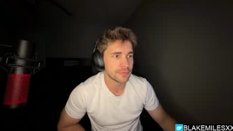 Snapshot of blakemiles2 chatting on 07/08/26, 01:54 Blake Miles online show from 07/08/26, 01:54