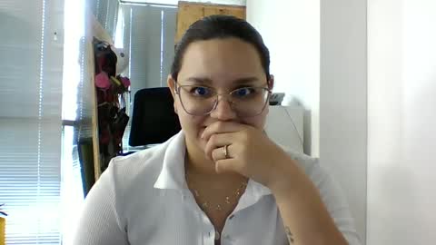 Snapshot of blanquita102530 chatting on 09/16/25, 01:34 Lary online show from 09/16/25, 01:34