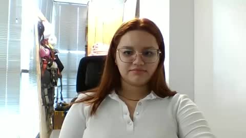 Snapshot of blanquita102530 chatting on 11/10/25, 03:55 Lary online show from 11/10/25, 03:55