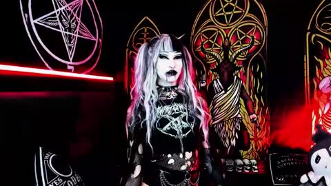   online show from 10/03/25, 02:08