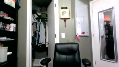 Snapshot of blazeentertainment2025 chatting on 10/28/25, 01:36 blazeentertainment2025 online show from 10/28/25, 01:36