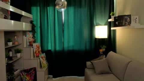 Mia online show from 05/31/26, 04:25