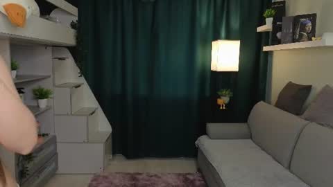 Mia online show from 06/18/26, 04:11