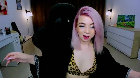 Nicole online show from 12/18/24, 04:42