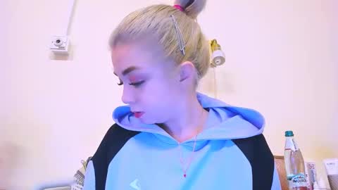 Nicole online show from 02/25/25, 02:44