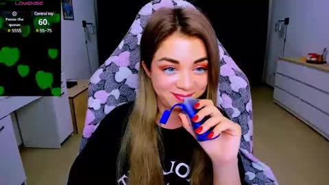 Nicole online show from 03/08/25, 06:47