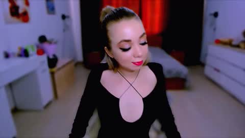 Nicole online show from 09/17/25, 07:54