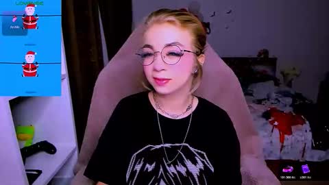 Nicole online show from 12/22/25, 03:36