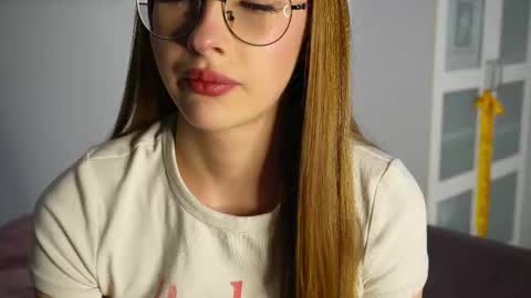  LiLy online show from 11/07/25, 03:34