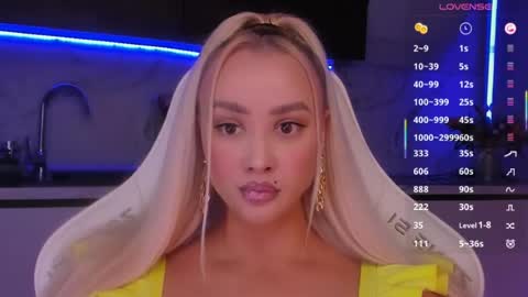 Snapshot of blond_diamond chatting on 06/14/26, 06:37 Lana online show from 06/14/26, 06:37