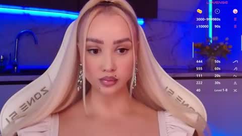 Snapshot of blond_diamond chatting on 07/05/26, 03:30 Lana online show from 07/05/26, 03:30