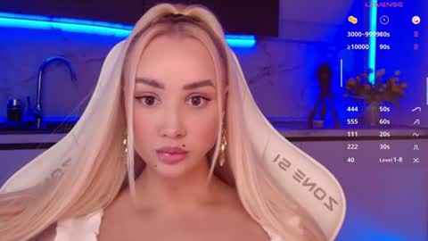 Snapshot of blond_diamond chatting on 07/13/26, 04:21 Lana online show from 07/13/26, 04:21