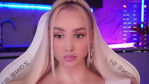 Snapshot of blond_diamond chatting on 07/18/26, 06:23 Lana online show from 07/18/26, 06:23
