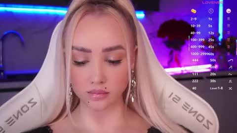 Snapshot of blond_diamond chatting on 07/19/26, 05:38 Lana online show from 07/19/26, 05:38
