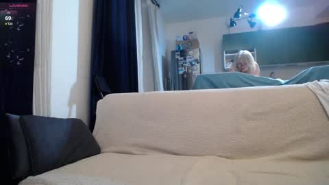 Snapshot of blond_woman chatting on 01/06/25, 08:28 Karina online show from 01/06/25, 08:28