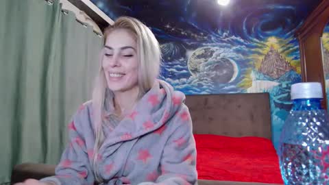 Snapshot of blonde4pasion chatting on 01/22/25, 08:38 blonde4pasion online show from 01/22/25, 08:38